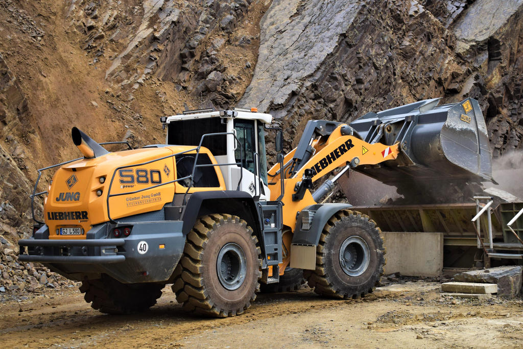 Günter Jung GmbH relies on Liebherr L 580 XPower® wheel loader for