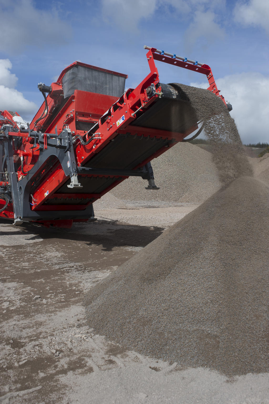 Sandvik launch next generation “2 Series” gyratory cone crusher Hub4