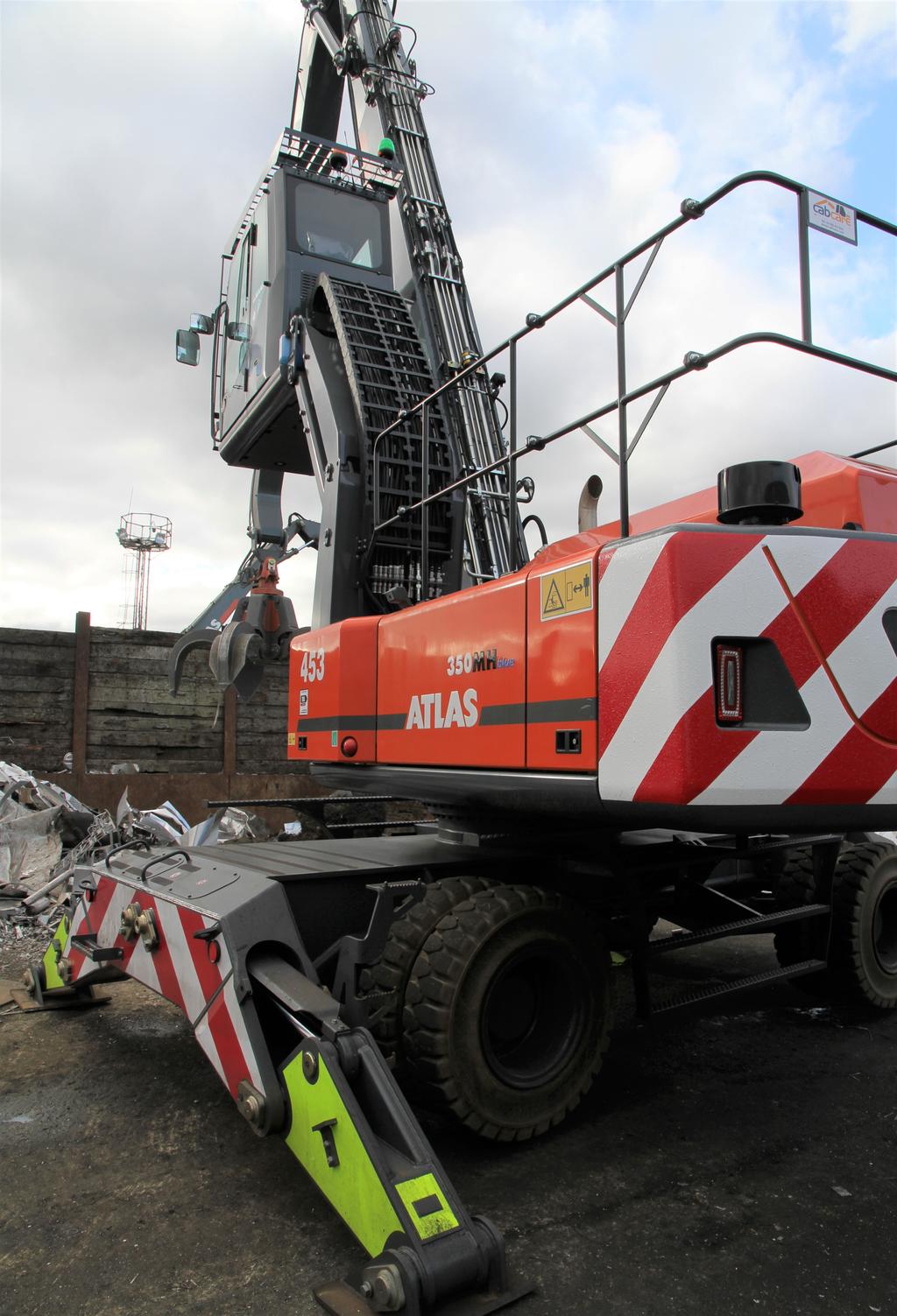 Robert Gibbs invest in more Atlas material handling power. | Hub-4