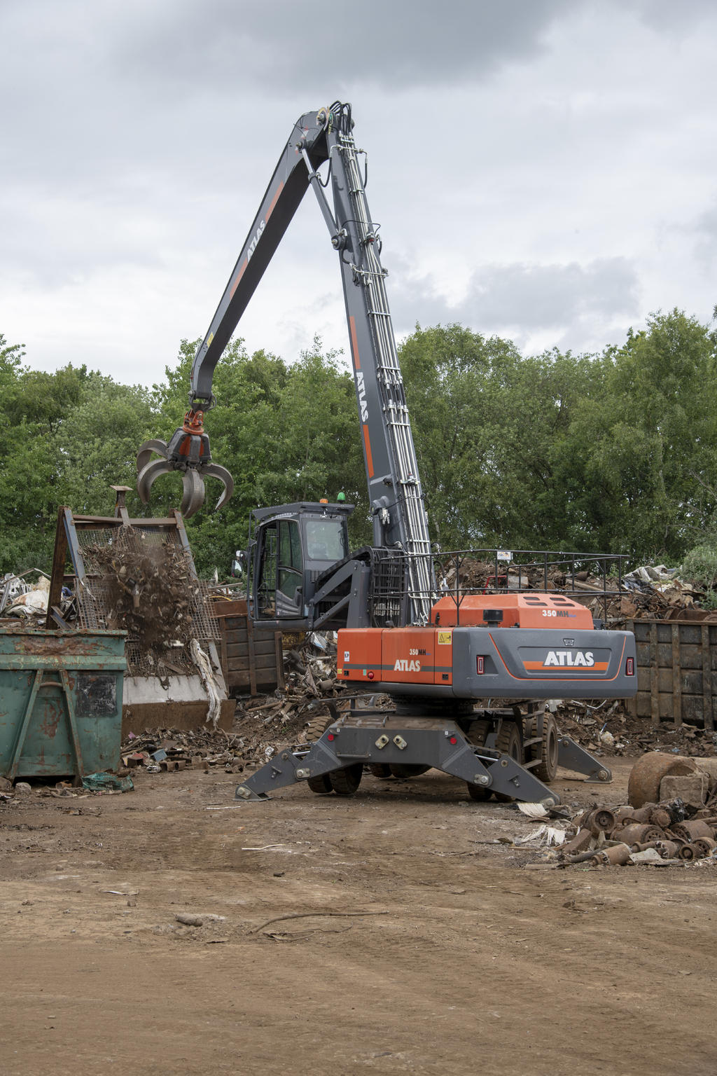 Norwood Metals take delivery of their first Atlas 350MH Material