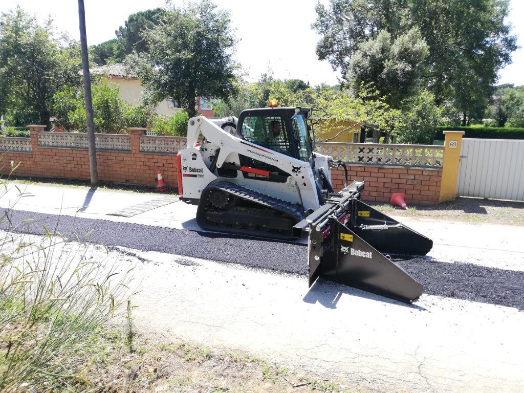 Quick and Compact Asphalt Solution with Bobcat Loaders Hub4