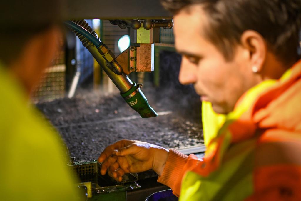 Sorting robots clean green waste from impurities Hub4