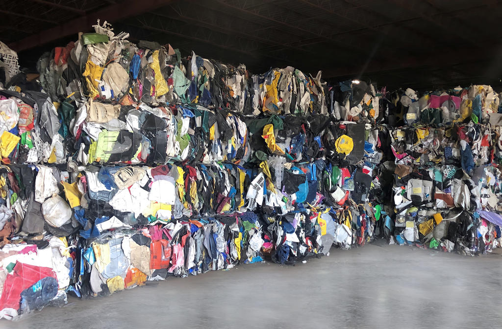 Black plastics recycling: towards a circular economy | Hub-4