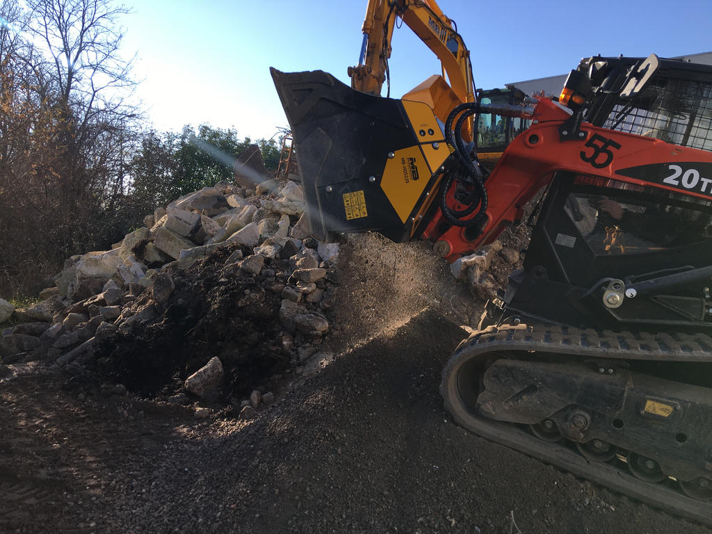 The new padding bucket for loaders and skid steers | Hub-4