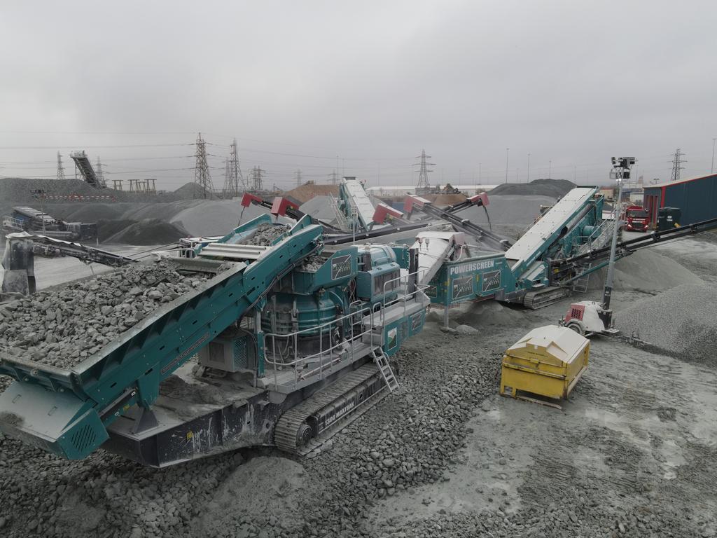 Blue Machinery supply a trio of Powerscreen machines for KKB at Tilbury