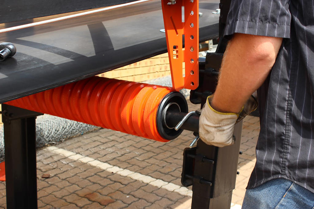 Find your centre: Keeping conveyor belts on track | Hub-4