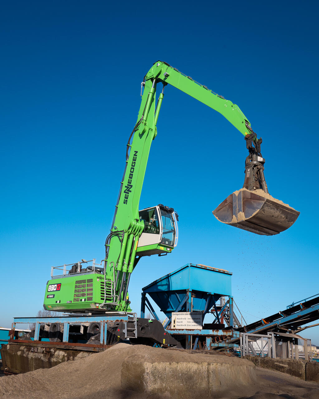 Hybrid system makes the 830 G suitable for port operations | Hub-4