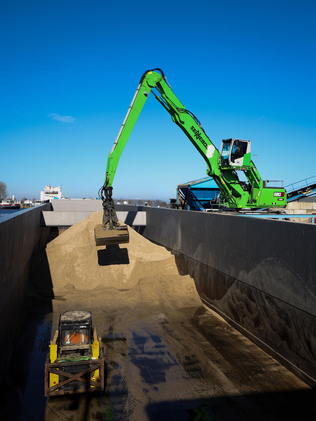 Hybrid system makes the 830 G suitable for port operations | Hub-4